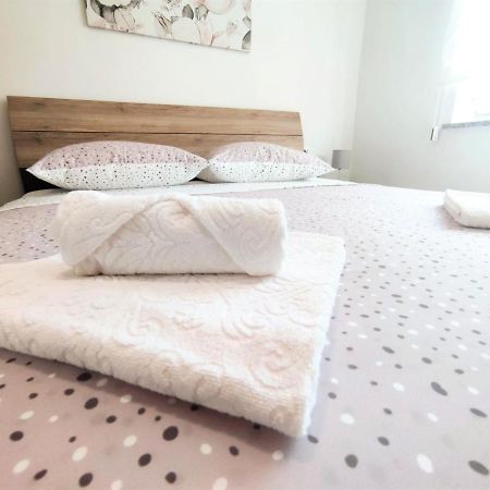 Apartman Dori Pula Exteriör bild