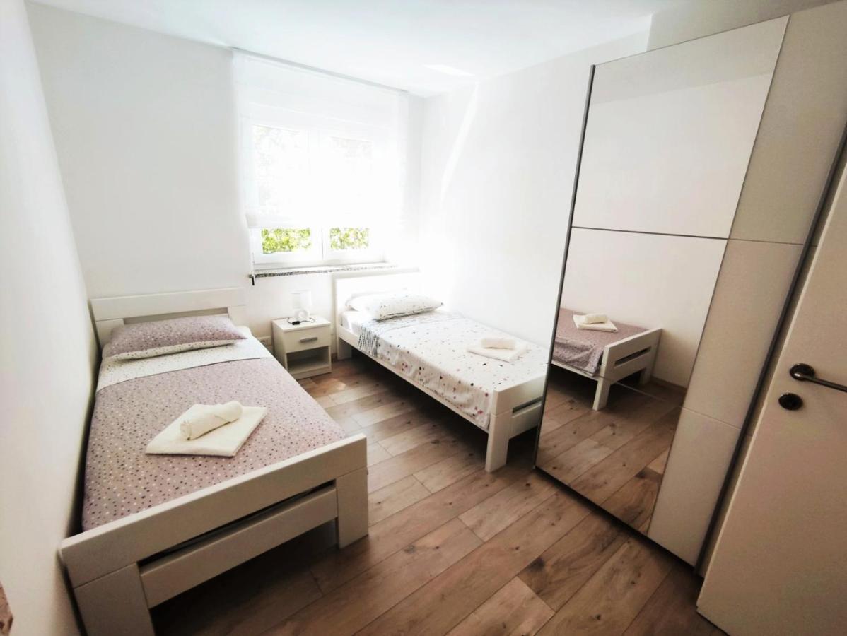 Apartman Dori Pula Exteriör bild